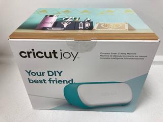 Lot 99  
            Nationwide - Parcel Delivery Only 

                
CRICUT JOY STARTER BUNDLE CUTTING MACHINE. (WITH BOX, TO INCLUDE CRICUT EXPRESS M...