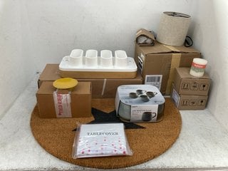 Lot 1007  
            Marchington SR14 - Parcel Delivery Only 

                
QTY OF ASSORTED HOUSEHOLD ITEMS TO INCLUDE NEXT SET OF 4 JONI REACTIVE GLAZE MUGS...