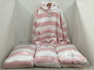 Lot 1012  
            Marchington SR14 - Parcel Delivery Only 

                
4 X CHUNKY SHERPA STRIPE SNUGGLE HOODIES IN WHITE/PINK - ONE SIZE - COMBINED ORIG...