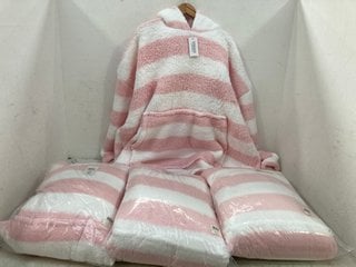 Lot 1014  
            Marchington SR14 - Parcel Delivery Only 

                
4 X CHUNKY SHERPA STRIPE SNUGGLE HOODIES IN WHITE/PINK - ONE SIZE - COMBINED ORIG...
