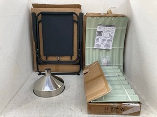 Lot 1019  
            Marchington SR14 - Parcel Delivery Only 

                
4 X ASSORTED OUTDOOR ITEMS TO INCLUDE 2 X METAL BEACH CHAIRS IN BLACK: LOCATION - F6