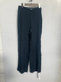 Lot 1052  
            Marchington SR14 - Parcel Delivery Only 
                
REFORMATION HALLIE MID RISE PANTS IN DARK SLATE CHECK - UK SIZE 6 - ORIGINAL RRP ...