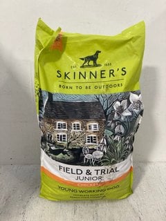 Lot 1096  
            Marchington SR14 - Parcel Delivery Only 
                
SKINNERS FIELD & TRIAL 15KG CHICKEN FLAVOURED DOG FOOD - BBE 29.06.26: LOCATION -...