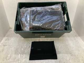 Lot 1114  
            Marchington SR14 - Parcel Delivery Only 

                
QTY OF ASSORTED WOMENS CLOTHING IN VARIOUS SIZES & DESIGNS: LOCATION - F11