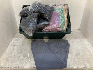 Lot 1115  
            Marchington SR14 - Parcel Delivery Only 

                
QTY OF ASSORTED WOMENS CLOTHING IN VARIOUS SIZES & DESIGNS: LOCATION - F11