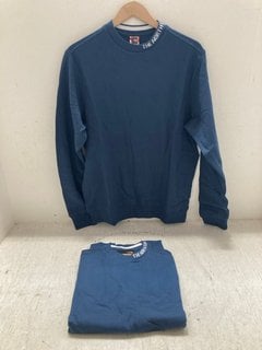 Lot 112  
            Marchington SR14 - Parcel Delivery Only 
                
2 X THE NORTH FACE MENS ZUMU CREW SWEATSHIRTS IN SHADY BLUE - SIZE XL - COMBINED ...