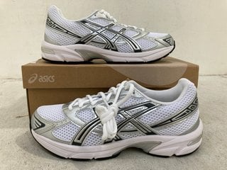 Lot 1197  
            Marchington SR14 - Parcel Delivery Only 
                
ASICS GEL-1130 WOMENS SPORTS STYLE TRAINERS IN WHITE & PURE SILVER - UK SIZE 8.5 ...