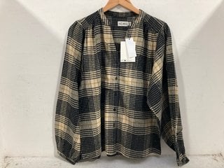 Lot 1218  
            Marchington SR14 - Parcel Delivery Only 

                
ICHI ESIVA CHECKED SHIRTS - UK SIZE 38: LOCATION - F15