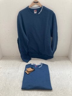 Lot 124  
            Marchington SR14 - Parcel Delivery Only 

                
2 X THE NORTH FACE MENS ZUMU CREW SWEATSHIRTS IN SHADY BLUE - SIZE MEDIUM - COMBI...