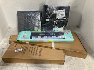 Lot 1282  
            Marchington SR14 - Parcel Delivery Only 

                
QTY OF ASSORTED MUSICAL ITEMS TO INCLUDE MARTIN SMITH SOPRANO UKULELE: LOCATION -...