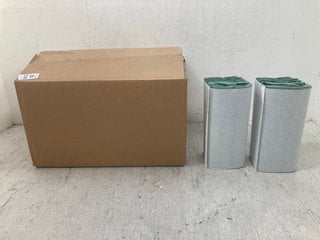 Lot 1328  
            Marchington SR14 - Parcel Delivery Only 

                
BOX OF GREEN C-FOLD HAND TOWELS: LOCATION - E18