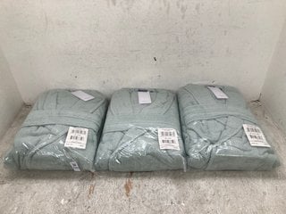 Lot 1340  
            Marchington SR14 - Parcel Delivery Only 

                
3 X CHRISTY SERENE ROBES IN DUCK EGG - SIZE LARGE: LOCATION - E17