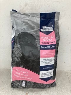 Lot 1346  
            Marchington SR14 - Parcel Delivery Only 

                
CHAPEL FARM 12KG INVEST 'N' DIGEST SALMON DIET DOG FOOD - BBE 09.2026: LOCATION -...