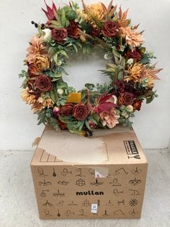 Lot 1354  
            Marchington SR14 - Parcel Delivery Only 

                
MULLAN GLASS STAND TO INCLUDE FAUX CHRISTMAS WREATH: LOCATION - E16