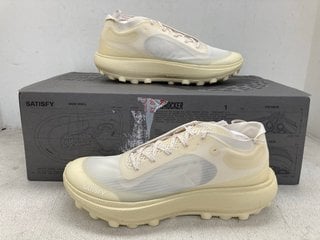 Lot 1373  
            Marchington SR14 - Parcel Delivery Only 

                
SATISFY THE ROCKER TRAINERS - ANTIQUE WHITE - UK SIZE 9 - ORIGINAL RRP £240: LOCA...