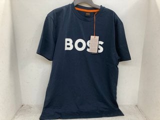 Lot 1382  
            Marchington SR14 - Parcel Delivery Only 

                
BOSS COTTON JERSEY T-SHIRT IN BLACK - SIZE LARGE: LOCATION - E15