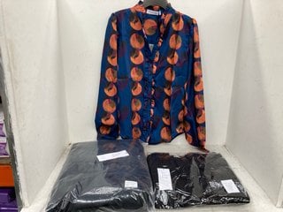 Lot 1422  
            Marchington SR14 - Parcel Delivery Only 

                
THIS GIRLS CURIOSITY WOMENS BLOUSE IN MULTI - SIZE LARGE TO INCLUDE THIS GIRLS CU...