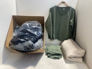 Lot 308  
            Marchington SR14 - Parcel Delivery Only 

                
QTY OF ASSORTED WOMENS CLOTHING/NIGHTWEAR IN VARIOUS SIZES TO INCLUDE CENTIGRADE ...