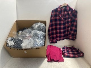 Lot 311  
            Marchington SR14 - Parcel Delivery Only 

                
QTY OF ASSORTED WOMENS CLOTHING/NIGHTWEAR IN VARIOUS SIZES TO INCLUDE NINA LEONAR...