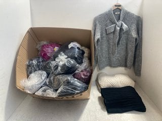 Lot 316  
            Marchington SR14 - Parcel Delivery Only 

                
QTY OF ASSORTED WOMENS CLOTHING/NIGHTWEAR IN VARIOUS SIZES TO INCLUDE FRANK USHER...