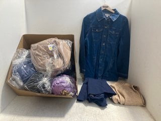 Lot 319  
            Marchington SR14 - Parcel Delivery Only 

                
QTY OF ASSORTED WOMENS CLOTHING/NIGHTWEAR IN VARIOUS SIZES TO INCLUDE COZEE HOME ...