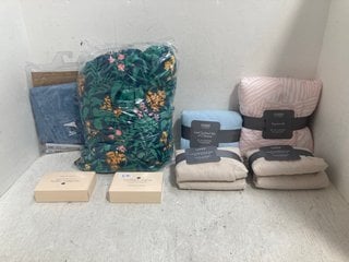 Lot 329  
            Marchington SR14 - Parcel Delivery Only 
                
QTY OF ASSORTED HOUSEHOLD ITEMS TO INCLUDE 2 X NORTHERN LIGHTS MULBERRY SILK PILL...