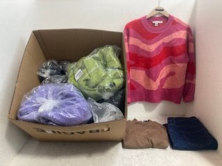 Lot 331  
            Marchington SR14 - Parcel Delivery Only 
                
QTY OF ASSORTED WOMENS CLOTHING/NIGHTWEAR IN VARIOUS SIZES TO INCLUDE APRICOT OMB...