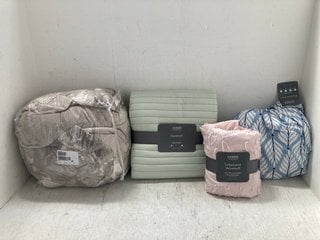 Lot 337  
            Marchington SR14 - Parcel Delivery Only 
                
4 X ASSORTED HOUSEHOLD ITEMS TO INCLUDE COZEE HOME FLANNEL KNIT DOUBLE SHEET SET:...