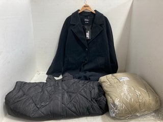 Lot 400  
            Marchington SR14 - Parcel Delivery Only 

                
3 X ASSORTED COATS TO INCLUDE CENTIGRADE LONGLINE PADDED COAT IN OFF-WHITE - SIZE...