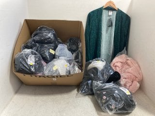 Lot 416  
            Marchington SR14 - Parcel Delivery Only 
                
QTY OF ASSORTED WOMENS CLOTHING/NIGHTWEAR IN VARIOUS SIZES TO INCLUDE MONSOON MAR...