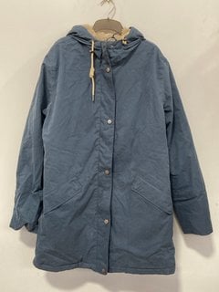 Lot 454  
            Marchington SR14 - Parcel Delivery Only 

                
SEASALT CORNWALL RIVER SEA COAT IN DEEP TEAL - UK SIZE 22 - ORIGINAL RRP £150: LO...