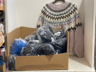 Lot 458  
            Marchington SR14 - Parcel Delivery Only 
                
QTY OF ASSORTED WOMENS CLOTHING/NIGHTWEAR IN VARIOUS SIZES TO INCLUDE MONSOON VAL...