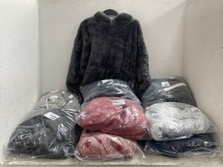 Lot 465  
            Marchington SR14 - Parcel Delivery Only 
                
QTY OF ASSORTED WOMENS NIGHTWEAR IN VARIOUS SIZES TO INCLUDE COZEE HOME HOODED LO...