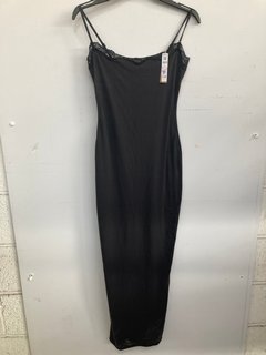 Lot 469  
            Marchington SR14 - Parcel Delivery Only 
                
SKIMS FITS EVERYBODY LACE LONG SLIP DRESS - ONYX - SIZE MEDIUM - ORIGINAL RRP £94...