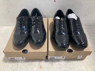 Lot 476  
            Marchington SR14 - Parcel Delivery Only 
                
2 X CLARKS AUBRIE TAP KIDS SHOES - BLACK PATENT - UK SIZE 7: LOCATION - H16