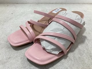 Lot 502  
            Marchington SR14 - Parcel Delivery Only 
                
NEW LOOK COMFORT THIN STRAP HEEL IN PINK: LOCATION - H18