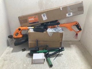 Lot 521  
            Marchington SR14 - Parcel Delivery Only 
                
QTY OF ASSORTED OUTDOOR ITEMS TO INCLUDE BUILDCRAFT 3-IN-1 CLEANING BRUSH SET: LO...