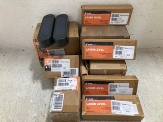 Lot 522  
            Marchington SR14 - Parcel Delivery Only 
                
QTY OF ASSORTED OUTDOOR ITEMS TO INCLUDE BUILDCRAFT SET OF 2 SOLAR SENSOR LIGHTS:...