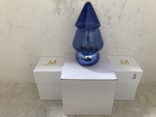 Lot 548  
            Marchington SR14 - Parcel Delivery Only 

                
4 X ASSORTED HOUSEHOLD DECOR TO INCLUDE 2 X JULIEN MACDONALD CRYSTAL LAMPS: LOCAT...