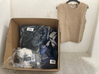 Lot 549  
            Marchington SR14 - Parcel Delivery Only 

                
QTY OF ASSORTED WOMENS CLOTHING/NIGHTWEAR IN VARIOUS SIZES TO INCLUDE PACK OF 2 C...