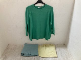 Lot 551  
            Marchington SR14 - Parcel Delivery Only 
                
3 X MASAI STRAIGHT LOOSE TOPS IN BLUE/YELLOW/GREEN - SIZE 2XL: LOCATION - G19