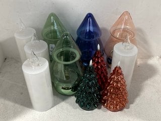 Lot 560  
            Marchington SR14 - Parcel Delivery Only 
                
QTY OF ASSORTED HOUSEHOLD DECOR TO INCLUDE 4 X HOME REFLECTIONS CHRISTMAS TREE 2-...