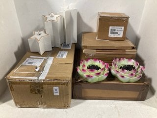 Lot 563  
            Marchington SR14 - Parcel Delivery Only 
                
QTY OF ASSORTED HOUSEHOLD DECOR TO INCLUDE SET OF 3 HOME REFLECTIONS PRE-LIT CERA...