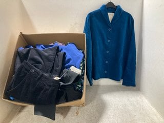 Lot 566  
            Marchington SR14 - Parcel Delivery Only 
                
QTY OF ASSORTED WOMENS CLOTHING IN VARIOUS SIZES TO INCLUDE SEASALT CORNWALL PORF...