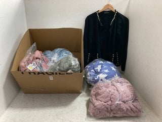 Lot 575  
            Marchington SR14 - Parcel Delivery Only 
                
QTY OF ASSORTED WOMENS CLOTHING/NIGHTWEAR IN VARIOUS SIZES TO INCLUDE FRANK USHER...