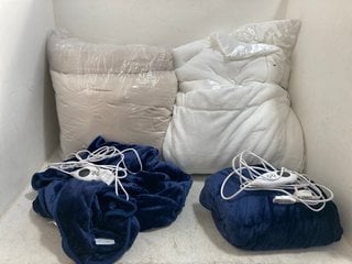 Lot 580  
            Marchington SR14 - Parcel Delivery Only 
                
QTY OF ASSORTED HOUSEHOLD FURNISHINGS TO INCLUDE 2 X COZEE HOME HEATED THROWS IN ...