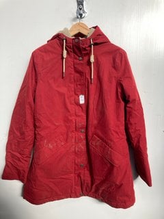 Lot 584  
            Marchington SR14 - Parcel Delivery Only 
                
SEASALT CORNWALL RAIN WATERPROOF COAT IN DAHLIA - UK SIZE 14 - ORIGINAL RRP £148:...