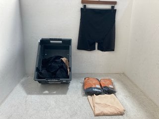 Lot 597  
            Marchington SR14 - Parcel Delivery Only 
                
QTY OF ASSORTED WOMENS UNDERWEAR IN VARIOUS SIZES TO INCLUDE PACK OF 2 CONTURVE H...