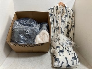 Lot 616  
            Marchington SR14 - Parcel Delivery Only 
                
QTY OF ASSORTED WOMENS NIGHTWEAR IN VARIOUS SIZES TO INCLUDE CHELSEA PEERS ZIP TH...