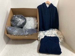 Lot 618  
            Marchington SR14 - Parcel Delivery Only 
                
QTY OF ASSORTED WOMENS NIGHTWEAR IN VARIOUS SIZES TO INCLUDE CHELSEA PEERS ZIP TH...